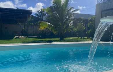 Imagem: A casa possui 4 Dormitórios, 5 Vagas na garagem e está localizado