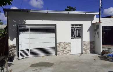 Imagem: A casa possui 2 Dormitórios, 2 Banheiros, 1 Vaga na garagem