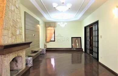 Imagem: A casa possui 4 Dormitórios, 5 Banheiros, 5 Vagas na garagem