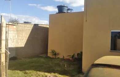 Imagem: A casa em condomínio possui 2 Dormitórios, 1 Banheiro, 4 Vagas