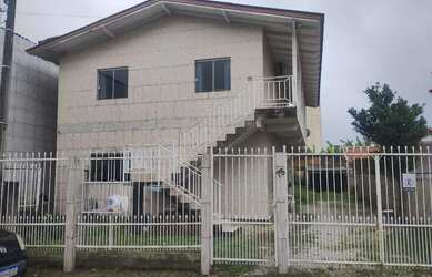 Imagem: O apartamento possui 2 Dormitórios, Acomodam 6 pessoas e 1