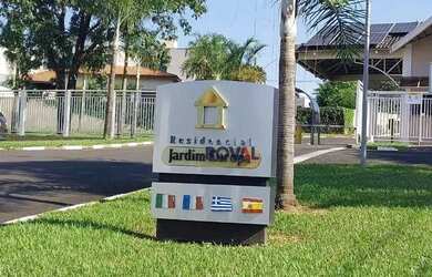 Imagem: O terreno possui 240m² de Área e está localizado em Parque