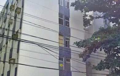 Imagem: O apartamento possui 3 Dormitórios, 1 Banheiro, 1 Vaga na garagem