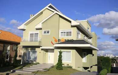 Imagem: A casa em condomínio possui 5 Dormitórios, 5 Banheiros, 5