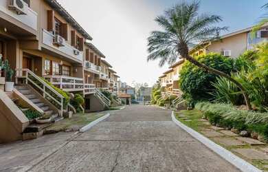 Imagem: A casa em condomínio possui 2 Dormitórios, 4 Banheiros, 3