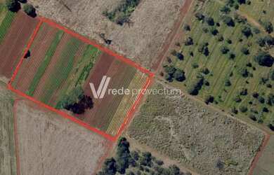 Imagem: O terreno possui 12100m² de Área e está localizado em Betel