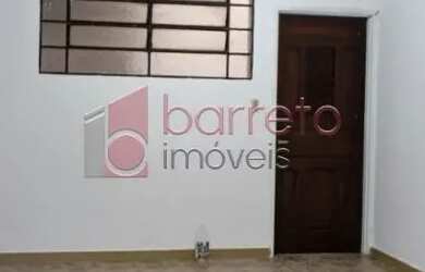 Imagem: A casa possui 3 Dormitórios, 2 Banheiros, 1 Vaga na garagem