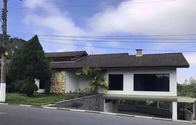 Imagem: A casa em condomínio possui 4 Dormitórios, 5 Banheiros, 4