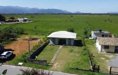 Imagem: A casa possui 2 Dormitórios, 1 Banheiro, 4 Vagas na garagem