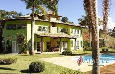 Imagem: A casa em condomínio possui 5 Dormitórios, 2 Banheiros e 1200m²