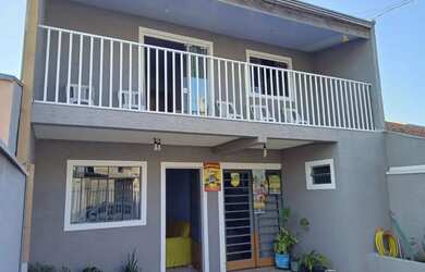 Imagem: A casa possui 3 Dormitórios, 3 Banheiros, 2 Vagas na garagem