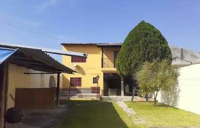 Imagem: A casa possui 2 Dormitórios, 2 Banheiros, 4 Vagas na garagem