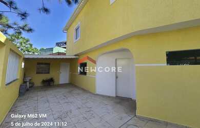 Imagem: A casa possui 2 Dormitórios, 2 Banheiros, 3 Vagas na garagem