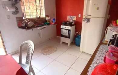 Imagem: A casa possui 2 Dormitórios, 1 Banheiro, 1 Vaga na garagem