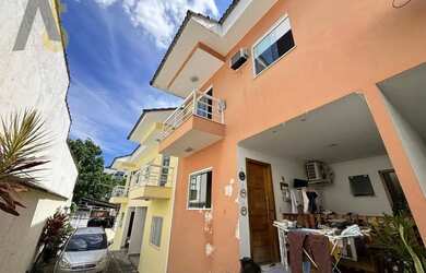 Imagem: A casa possui 3 Dormitórios, 3 Banheiros, 1 Vaga na garagem