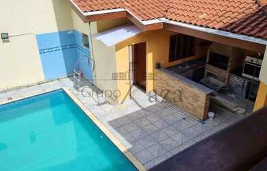 Imagem: A casa em condomínio possui 3 Dormitórios, 3 Banheiros, 2