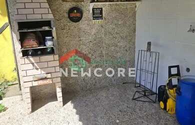 Imagem: A casa possui 2 Dormitórios, 2 Banheiros, 2 Vagas na garagem