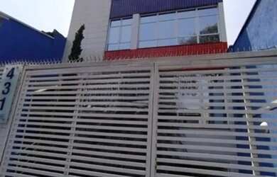 Imagem: O depósito possui 2 Vagas na garagem e 350m² de Área e está