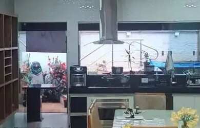 Imagem: A casa possui 3 Dormitórios, 4 Banheiros, 4 Vagas na garagem