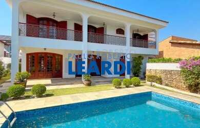 Imagem: A casa em condomínio possui 4 Dormitórios, 5 Banheiros, 4