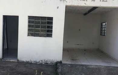 Imagem: A casa possui 2 Dormitórios, 1 Banheiro, 1 Vaga na garagem