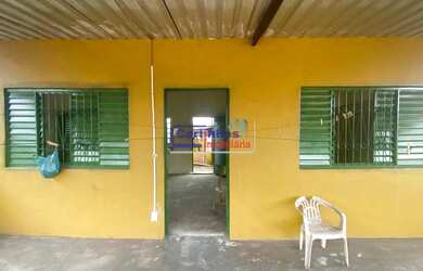 Imagem: A casa possui 3 Dormitórios, 1 Banheiro, 1 Vaga na garagem