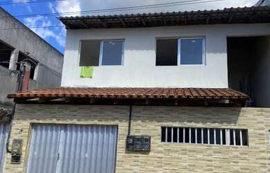 Imagem: A casa possui 5 Dormitórios, 3 Banheiros e 2 Vagas na garagem