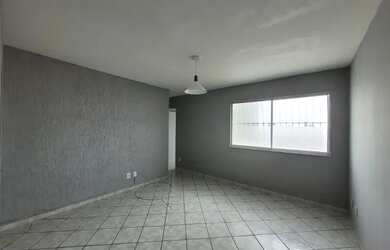 Imagem: O apartamento possui 3 Dormitórios e 2 Banheiros e está localizado