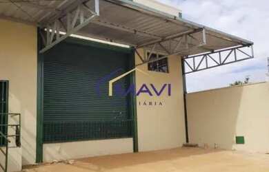 Imagem: O depósito possui 4 Vagas na garagem, 334m² de Área e está