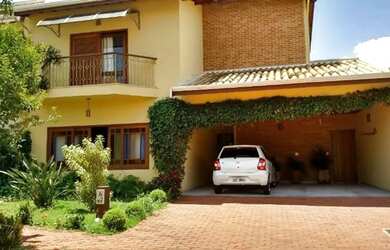 Imagem: A casa em condomínio possui 4 Dormitórios, 5 Banheiros, 4