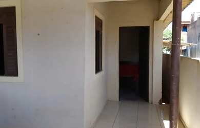 Imagem: A casa possui 2 Dormitórios, 1 Banheiro, 1 Vaga na garagem