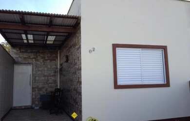 Imagem: A casa possui 2 Dormitórios, 1 Vaga na garagem, 55m² de Área