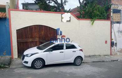 Imagem: A casa possui 3 Dormitórios, 3 Banheiros, 1 Vaga na garagem