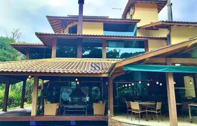 Imagem: A casa em condomínio possui 5 Dormitórios, 5 Banheiros, 700m²