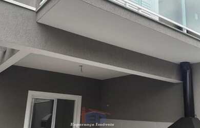 Imagem: A casa possui 3 Dormitórios, 2 Banheiros, 4 Vagas na garagem