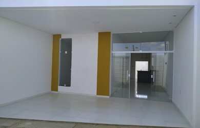 Imagem: A casa possui 4 Dormitórios, 3 Banheiros, 1 Vaga na garagem