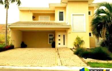 Imagem: A casa em condomínio possui 3 Dormitórios, 1 Banheiro, 4 Vagas