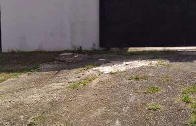 Imagem: O depósito possui 4 Vagas na garagem, 225m² de Área, Varanda