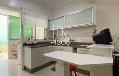 Imagem: O apartamento possui 3 Dormitórios, 1 Banheiro, 2 Vagas na