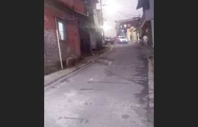 Imagem: A casa possui 3 Dormitórios, 2 Banheiros, 1 Vaga na garagem