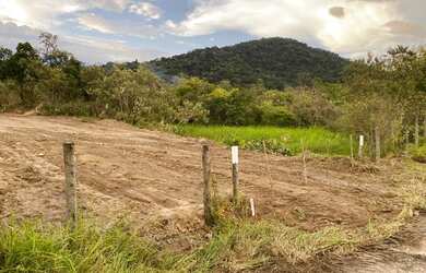 Imagem: O terreno possui 300m² de Área e está localizado em Parada