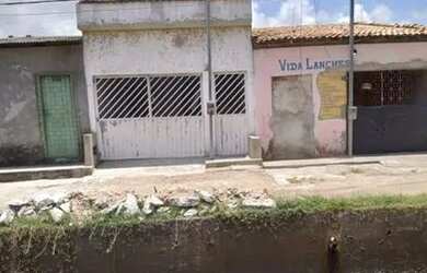 Imagem: A casa possui 2 Dormitórios, 1 Banheiro, 1 Vaga na garagem