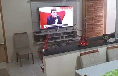 Imagem: A casa possui 2 Dormitórios, 2 Banheiros, 2 Vagas na garagem