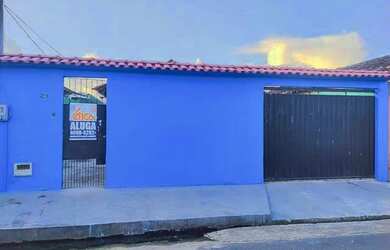 Imagem: A casa possui 2 Dormitórios, 1 Banheiro, 2 Vagas na garagem