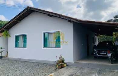 Imagem: A casa possui 2 Dormitórios, 1 Banheiro, 2 Vagas na garagem