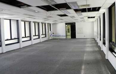 Imagem: O depósito possui 5 Vagas na garagem e 576m² de Área e está