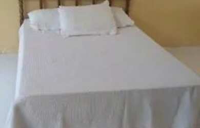 Imagem: A casa possui 1 Dormitório, 1 Vaga na garagem e está localizado