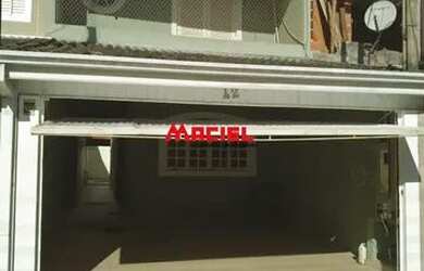 Imagem: A casa possui 3 Dormitórios, 3 Banheiros, 2 Vagas na garagem