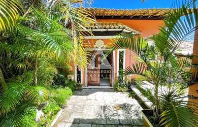 Imagem: A casa em condomínio possui 4 Dormitórios, 5 Banheiros, 3