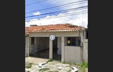 Imagem: A casa possui 3 Dormitórios, 1 Banheiro, 1 Vaga na garagem